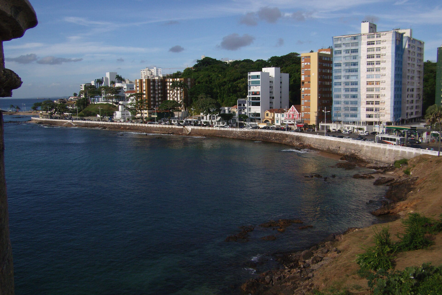 Küste und Meer am Porto da Barra in Salvador